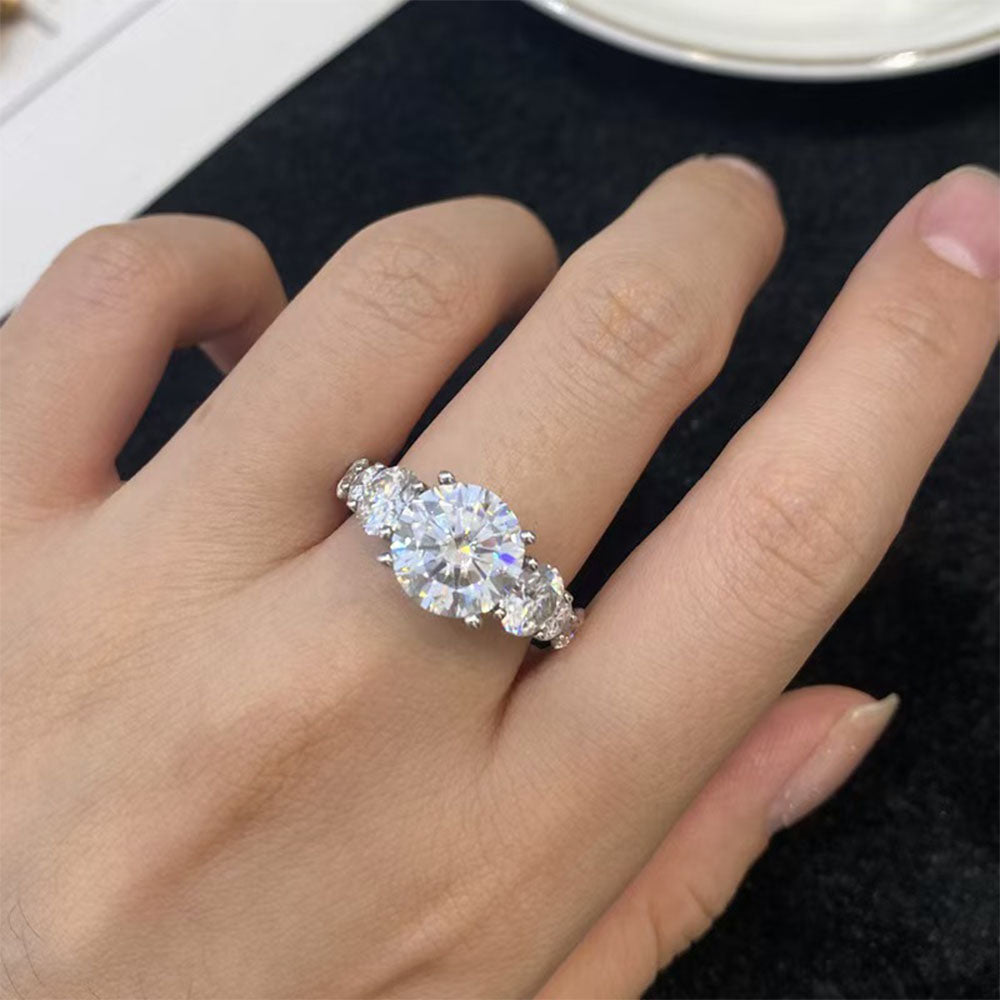 Round Cut Diamond Engagement Wedding Moissanite Ring