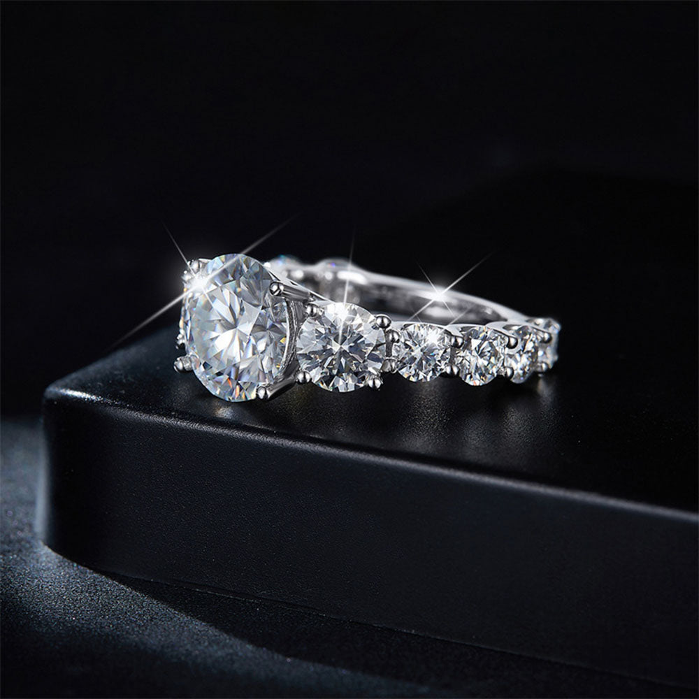 Round Cut Diamond Engagement Wedding Moissanite Ring